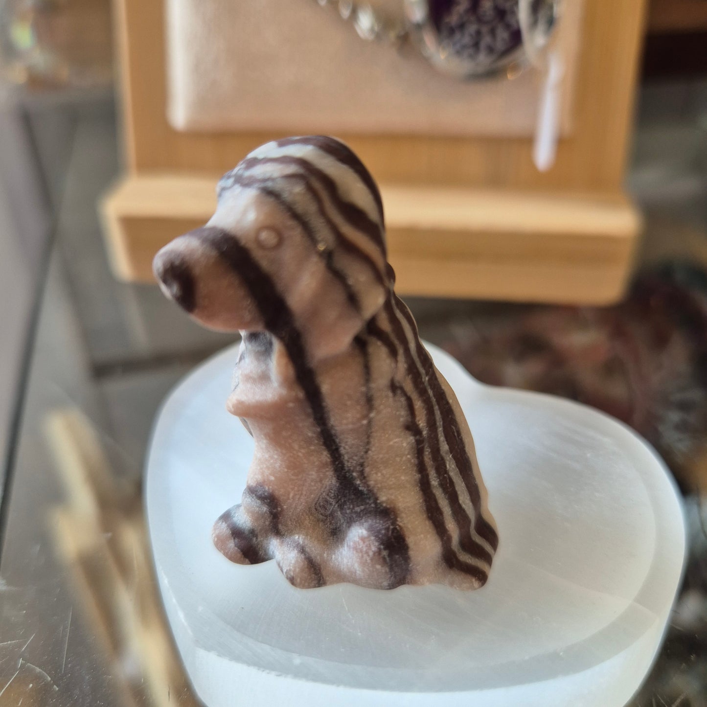 Figurine Labrador en Pierre Rose Zebre