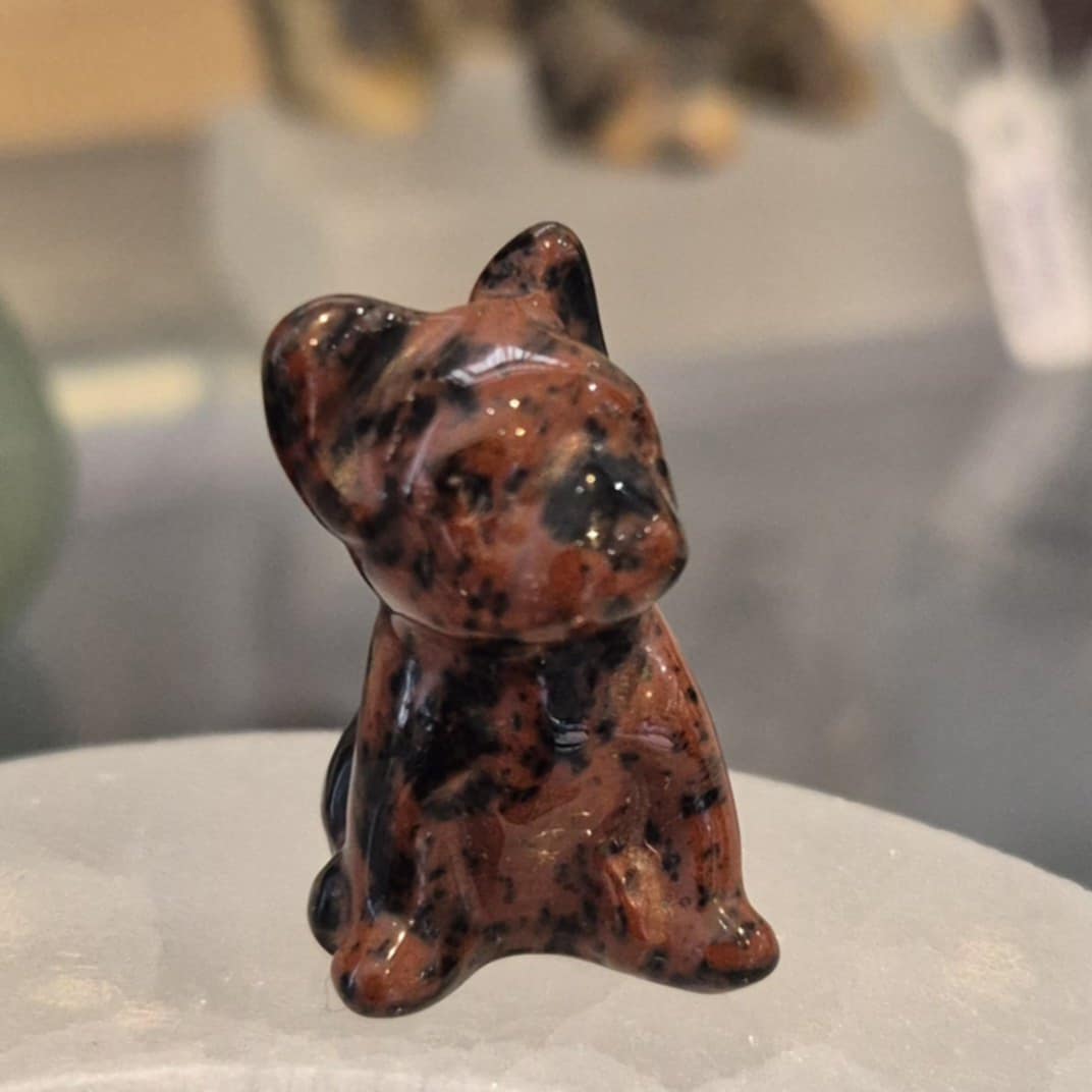 Figurine Mini Bulldog Obsidienne Rouge