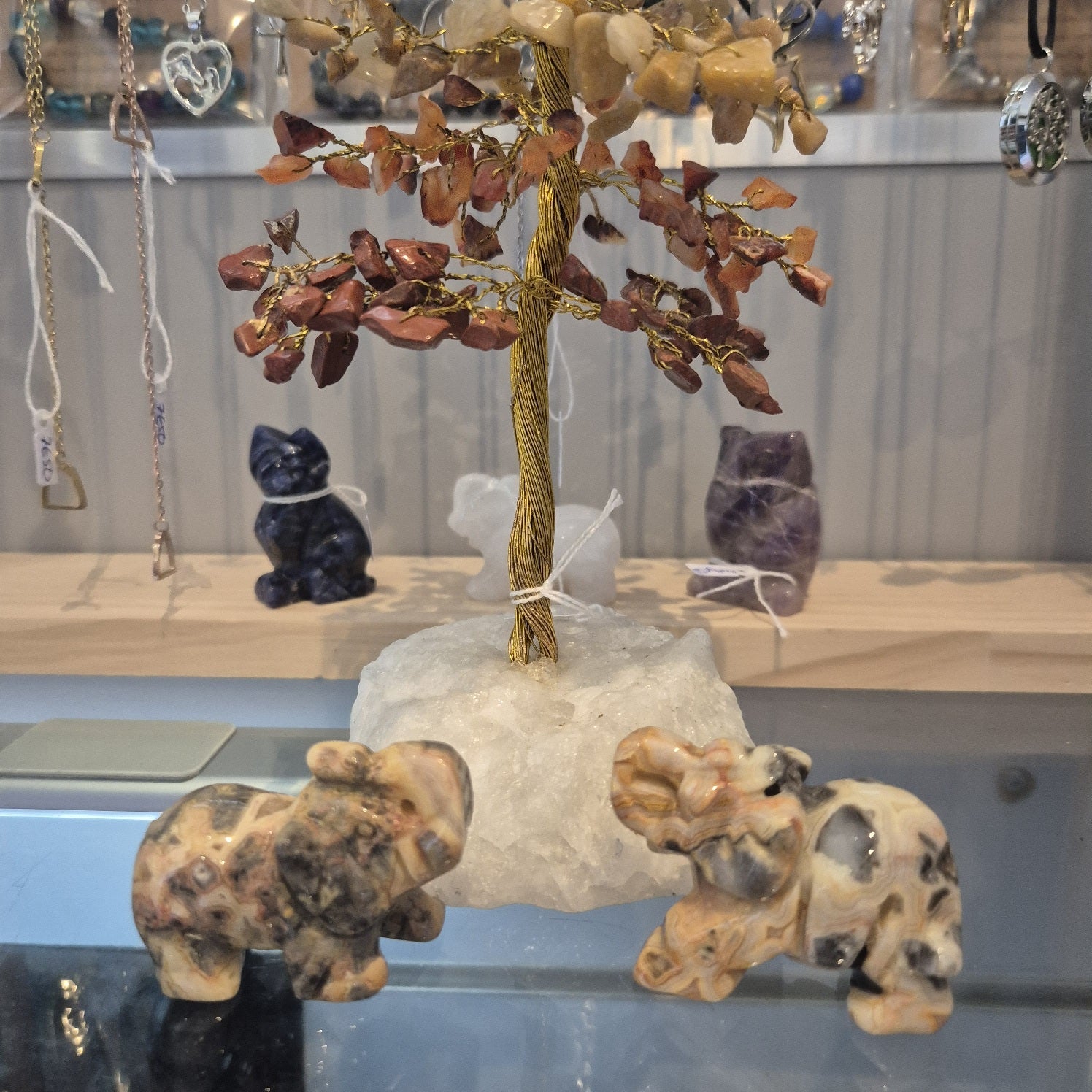 Figurines et Arbres de Vie en Pierres Naturelles