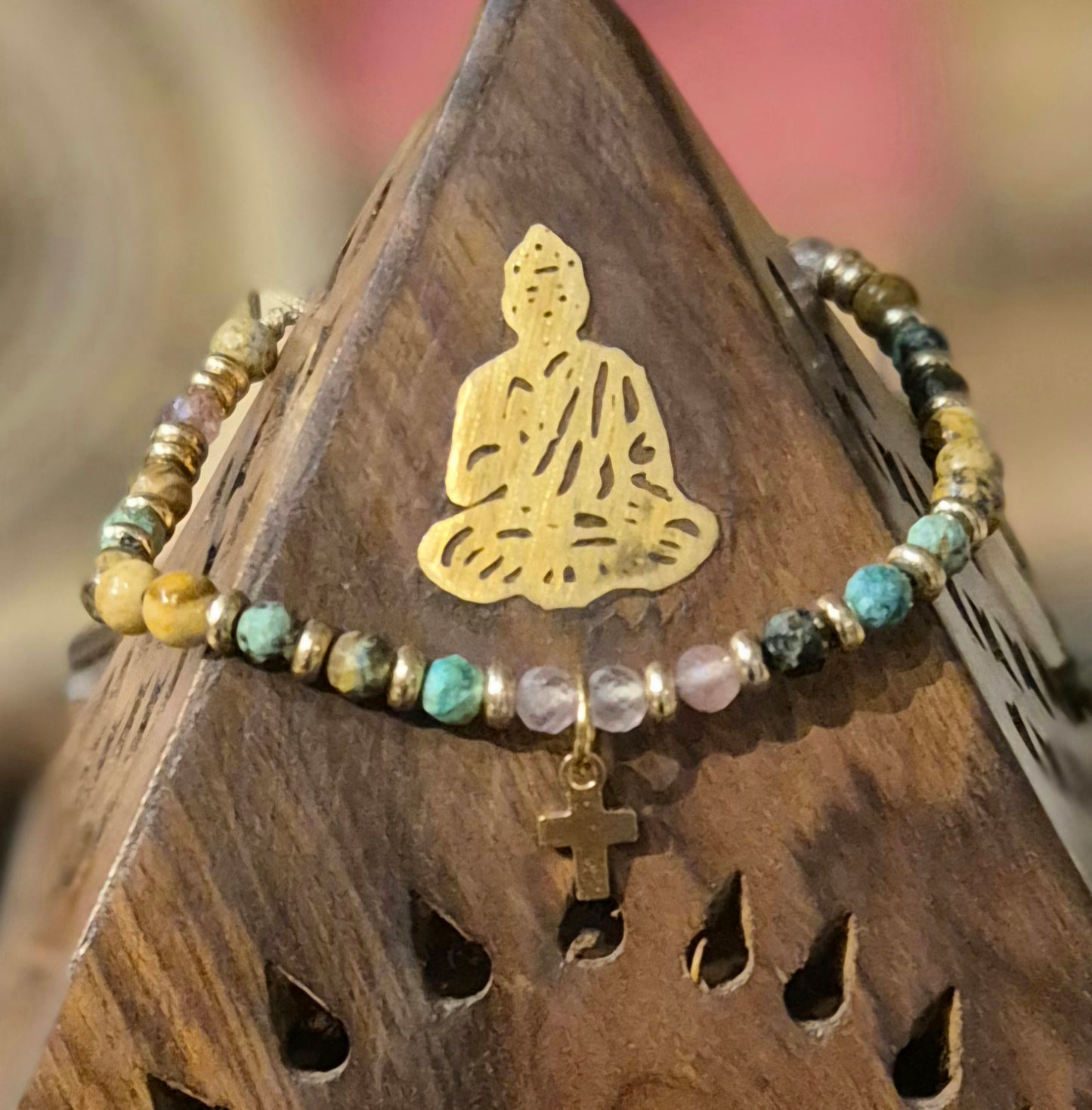 Bracelet Fin en Pierres Naturelles avec Petite Croix