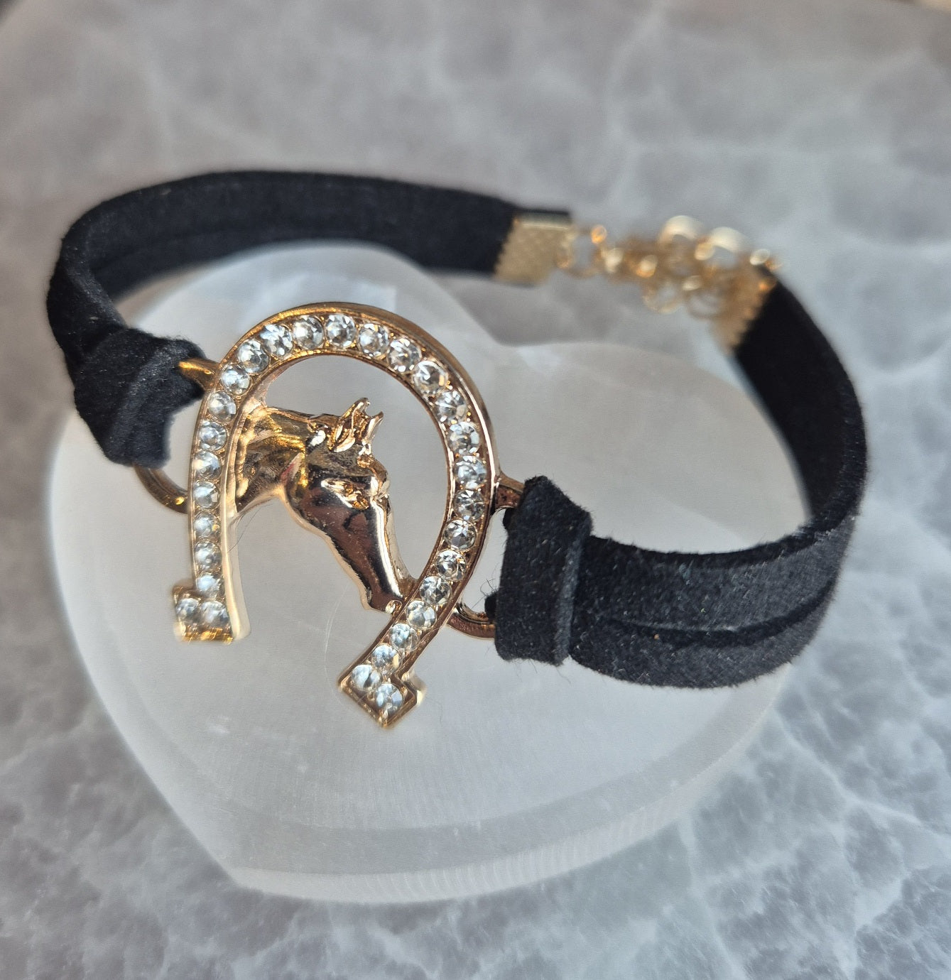 Bracelet Fer a Cheval Strass Suedine - Zenencens