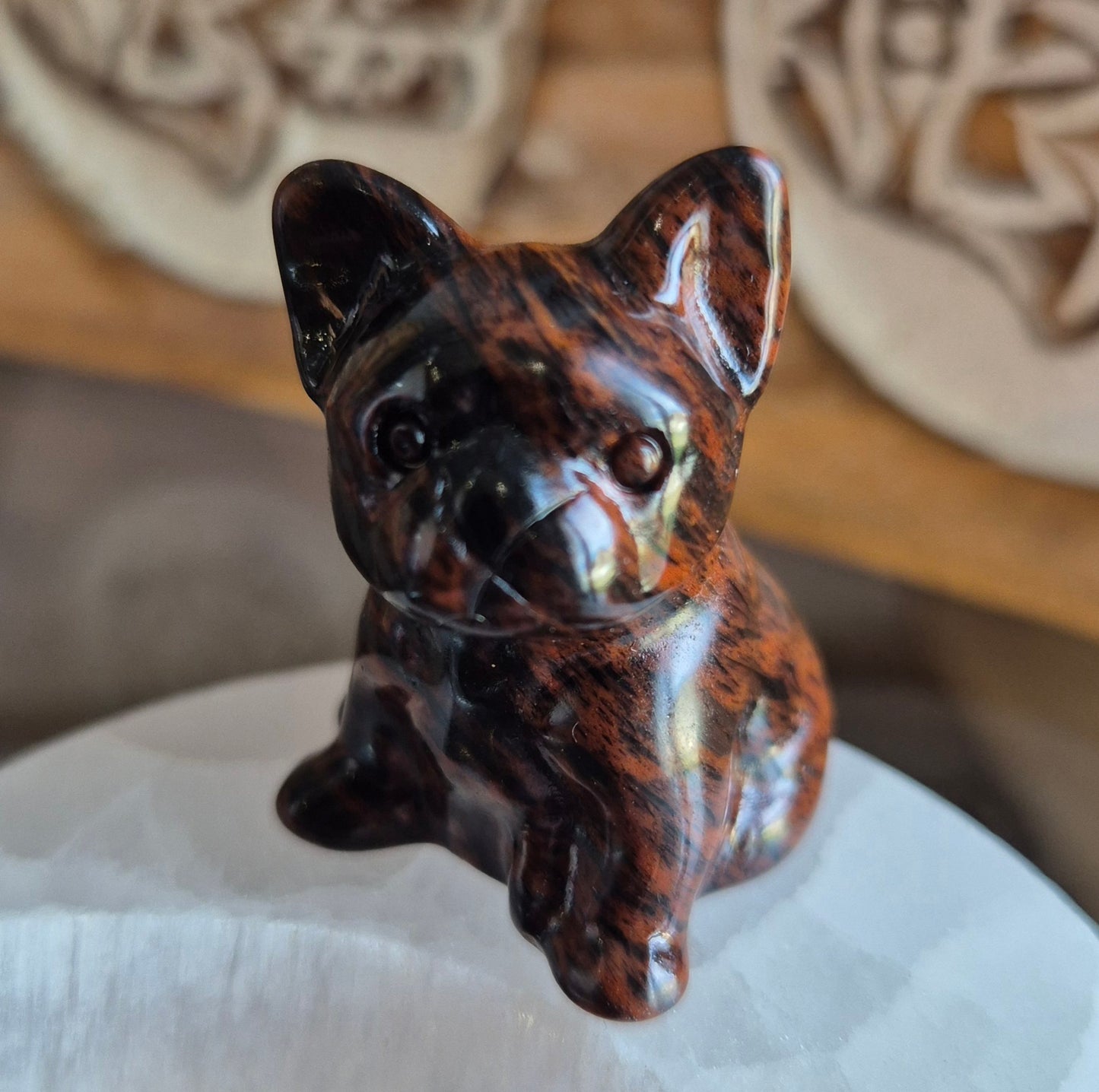 Figurine Bulldog Obsidienne Rouge