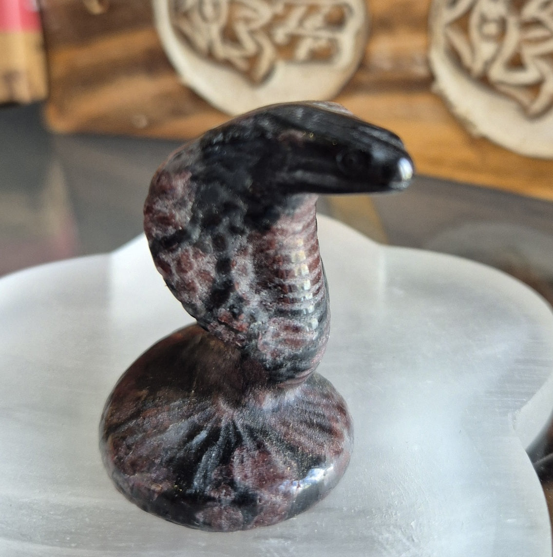 Figurine Cobra en Grenat Rouge - Zenencens