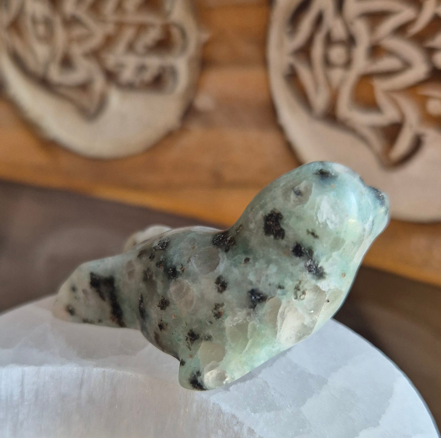 Figurine Phoque en Jaspe Kiwi